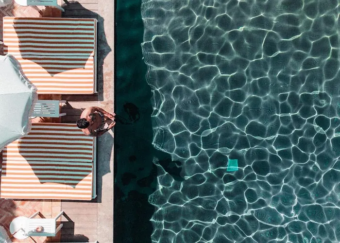 Des Lices فندق 4*