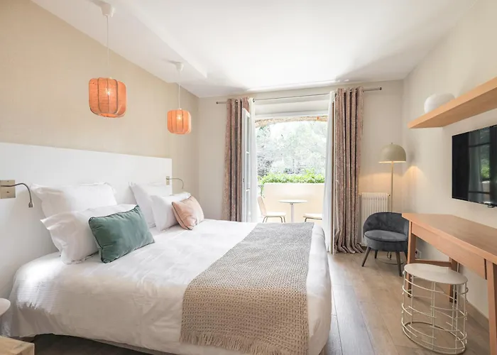 فندق Des Lices 4*