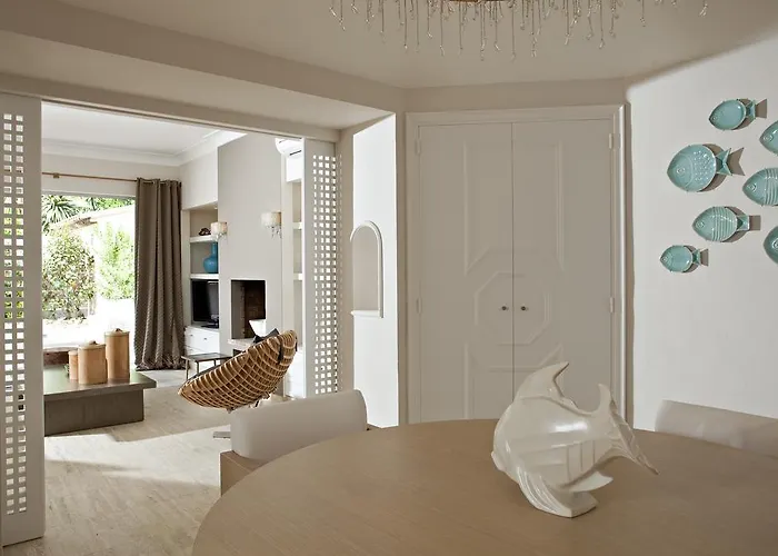 Des Lices فندق سان تروبيه