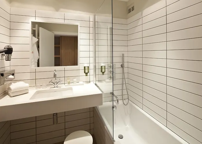 Des Lices فندق سان تروبيه