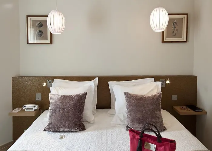 Des Lices 4* سان تروبيه